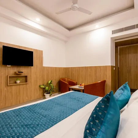 Hotel Corporate Suite Delhi Airport With- Free Airport Pickup-3
